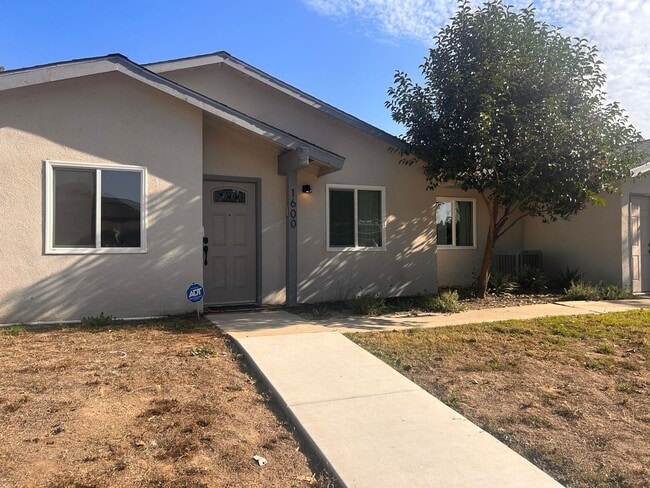 Photo - 1600 N Goddard St