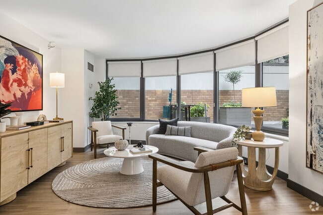 1BR, 1BA - 895SF - Living Room
