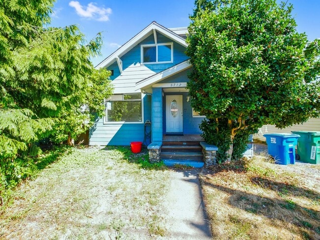 Building Photo - 2 Bed 1.5Bath Single-family House Availabl...