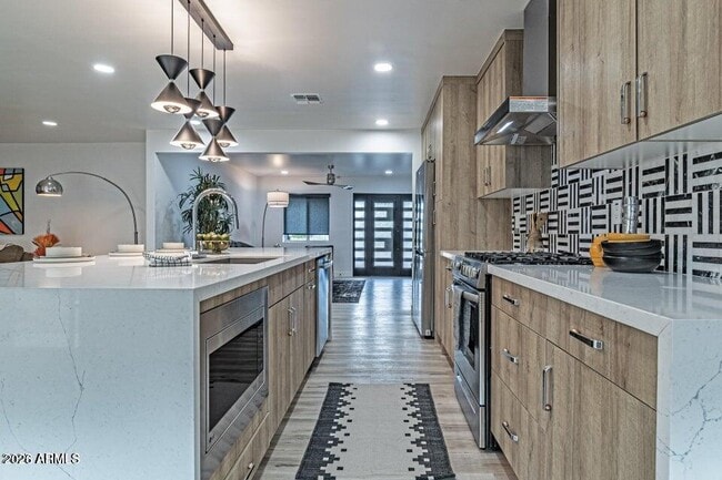 Building Photo - 1539 W Puget Ave