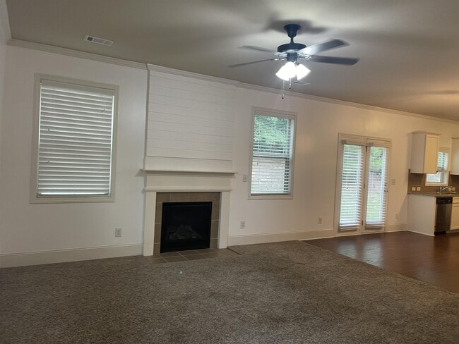 Photo - 765 Westmoreland Ln NE