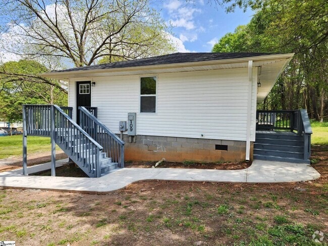 Building Photo - 109 2nd St Unit 1 Rental