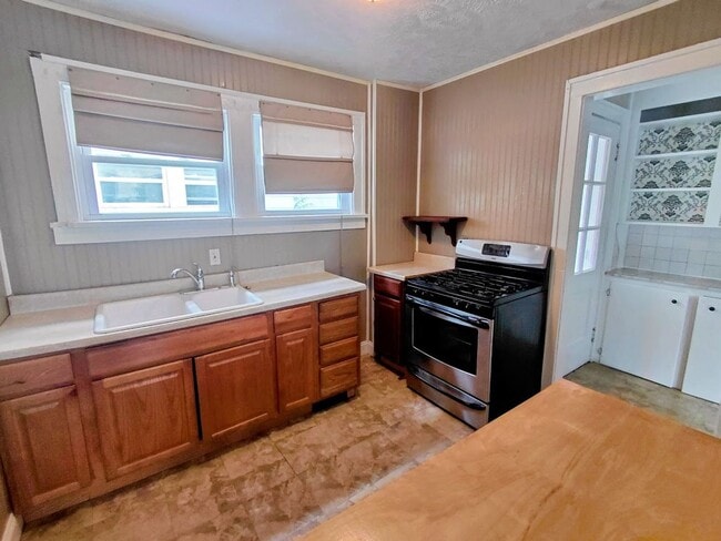 Photo - Three bedroom one bathroom home for rent