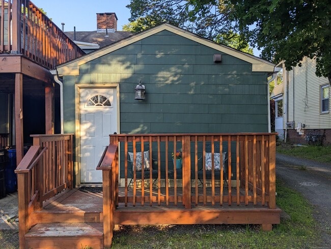 Building Photo - 158 College St Unit 160A