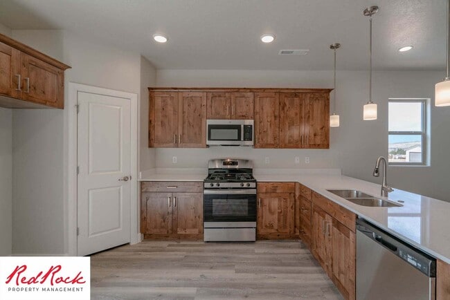 Photo - Beautiful Townhome in Hurricane Heights!