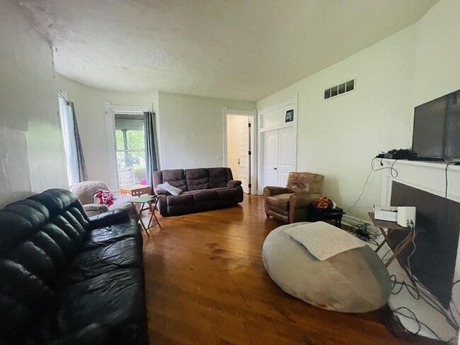 Photo - 317 N Indiana Ave