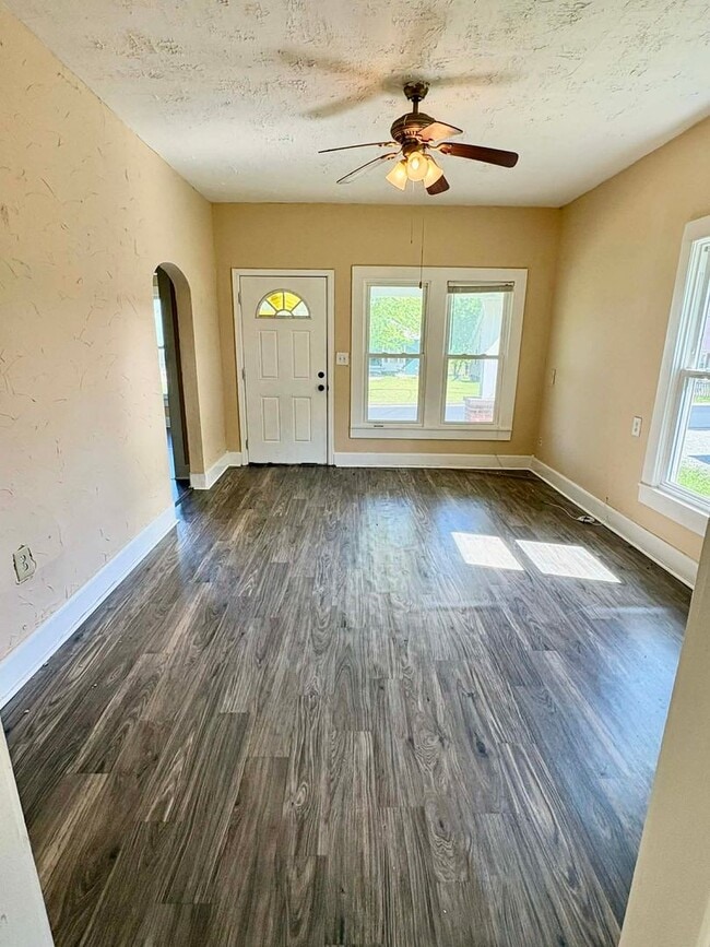 Photo - Spacious Home for Rent!