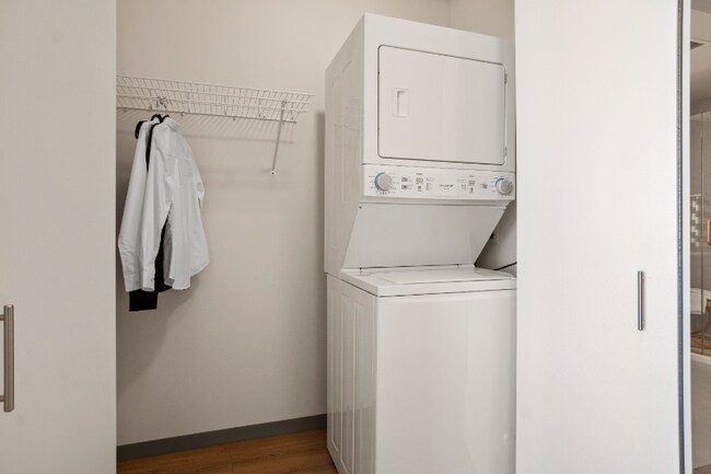 Photo - 559 S Damen Ave