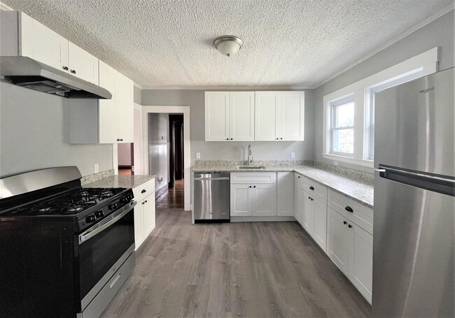 Photo - 194 Main St Apartments Unit 2
