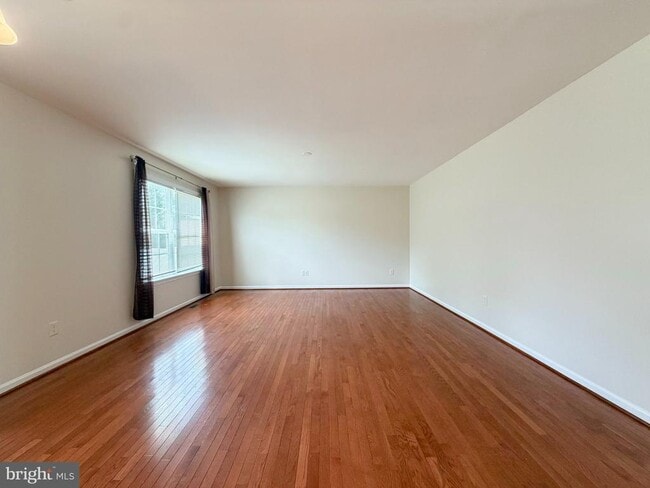 Photo - 10 S Meadow Ct