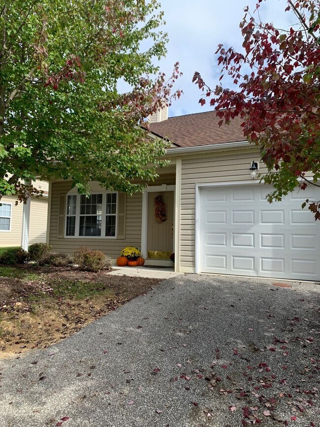 Photo - 3 Bedroom, 2 Bath Townhouse End Unit with 1 Car Garage