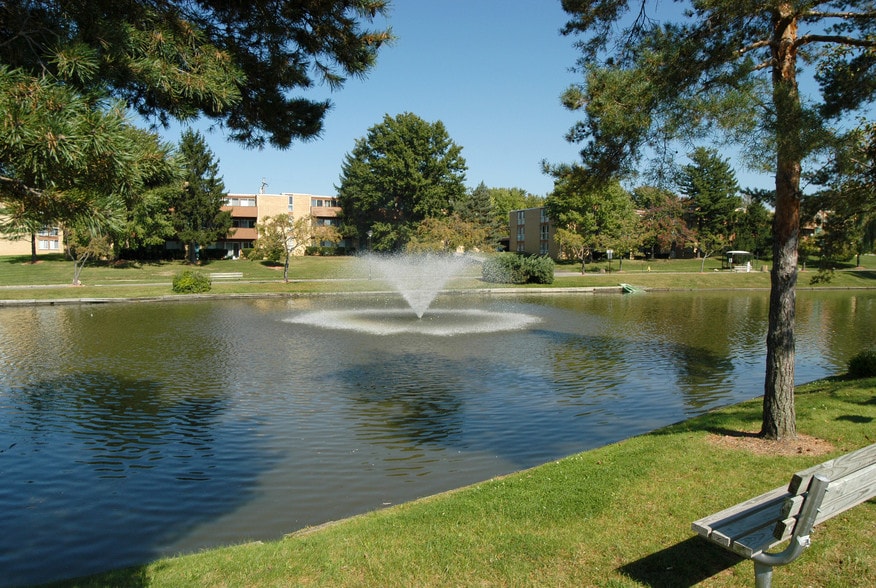 Pleasant Lake Apartments in Parma