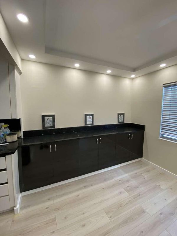 Photo - 4048 Exeter C