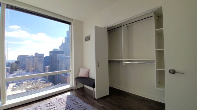 Photo - 113 W Wacker Dr Unidad 270