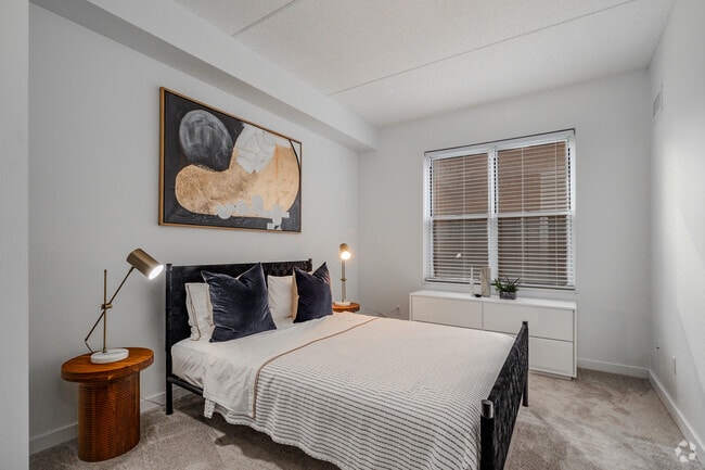 1BD, 1BA - 677SF - Bedroom