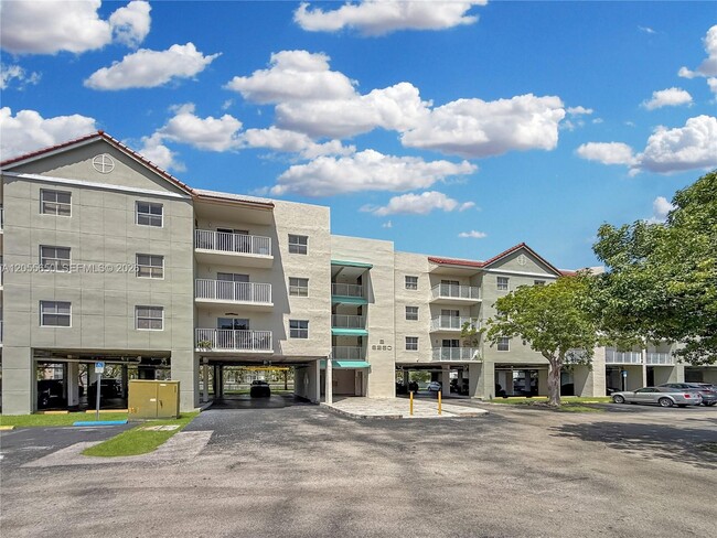 Building Photo - 8260 SW 210th St Unit 309