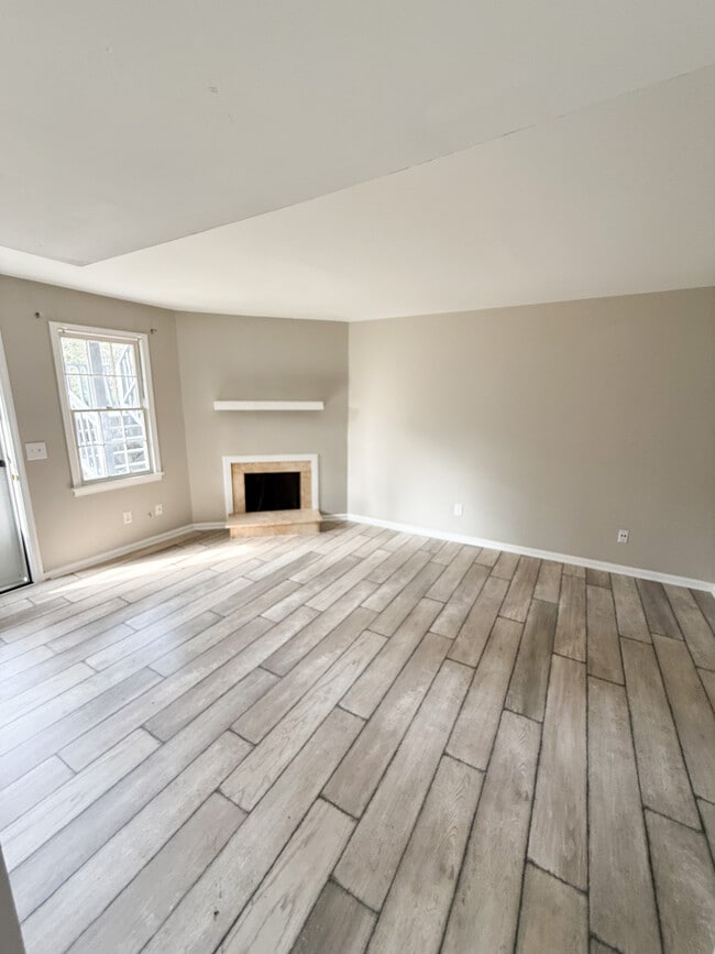 2920 Chatsworth Rd Unit B