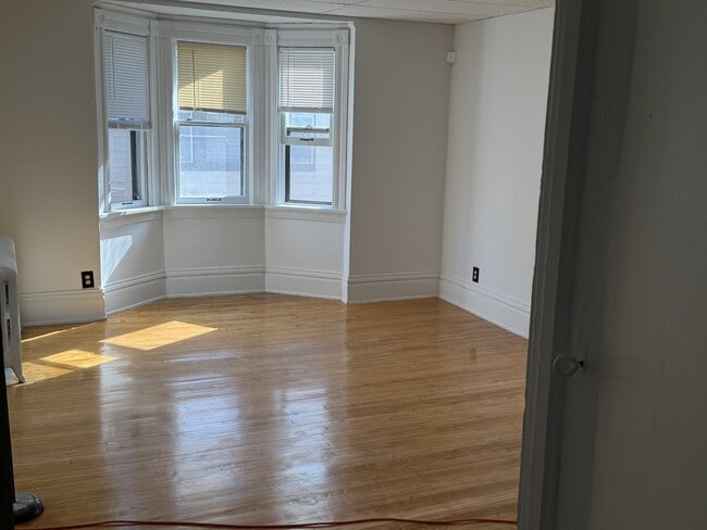 Building Photo - 1517 11th Ave S Unit 2
