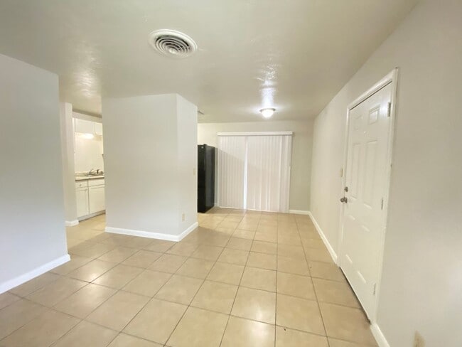 Photo - 601 Encino Way