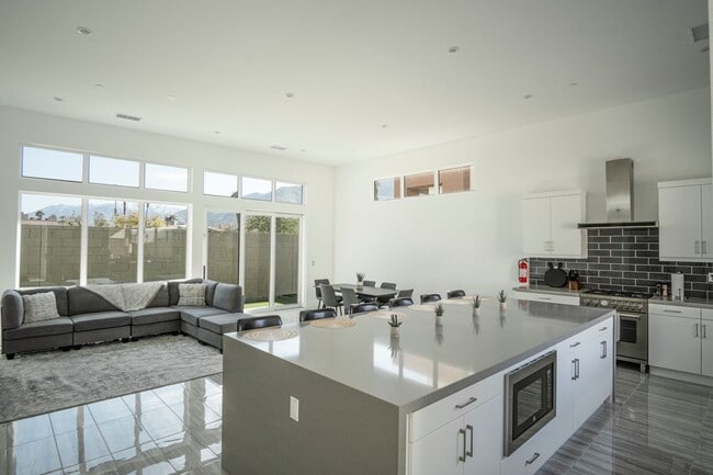 825 Fountain Dr