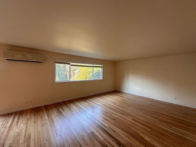 Building Photo - 2045fa Unit 2055fa