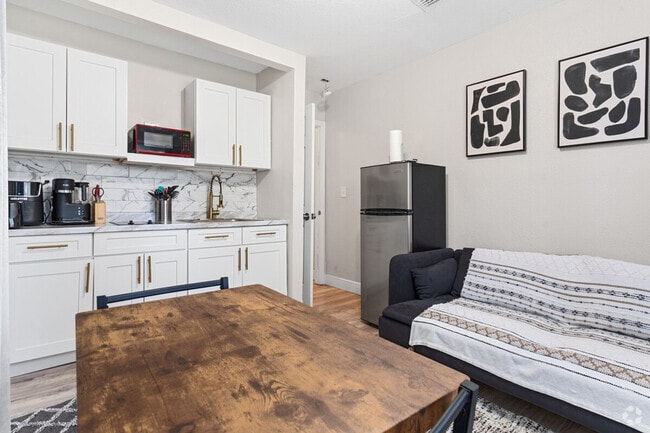 Building Photo - 3602 E Chelsea St Rental