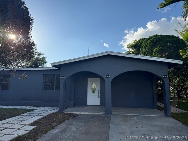 Building Photo - 4400 SW 36th St