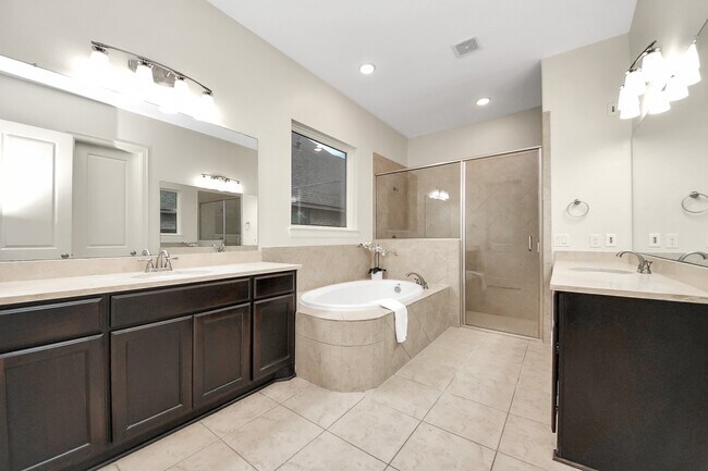 Photo - 9814 Carver Dr