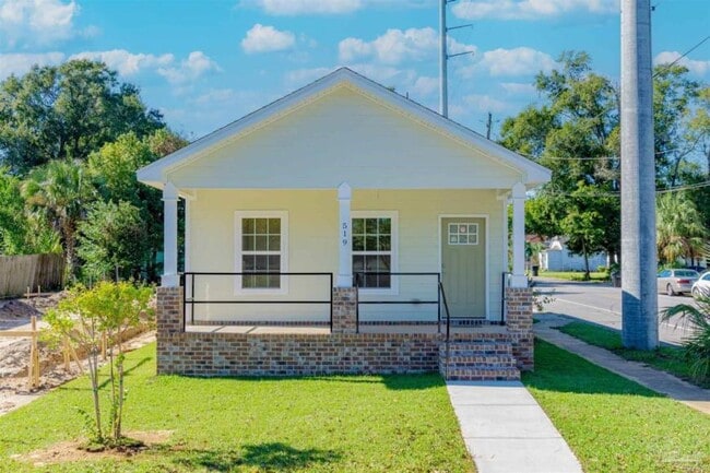 Building Photo - 2 bedroom in PENSACOLA FL 32501 Rental
