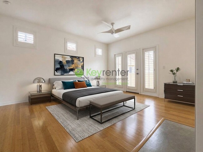 Photo - 302 E 16th St