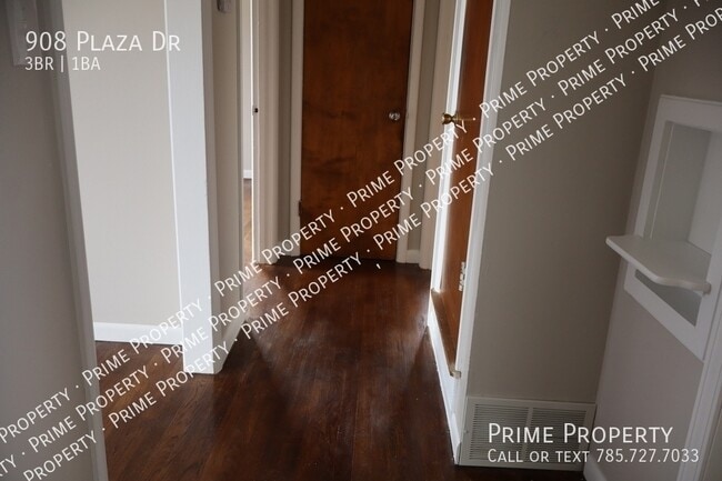 Photo - 908 Plaza Dr