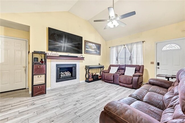 Photo - 122 S Bailey St