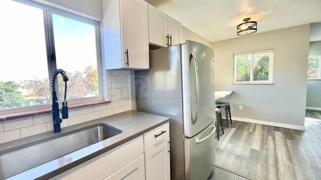 Photo - 665 Hooker St