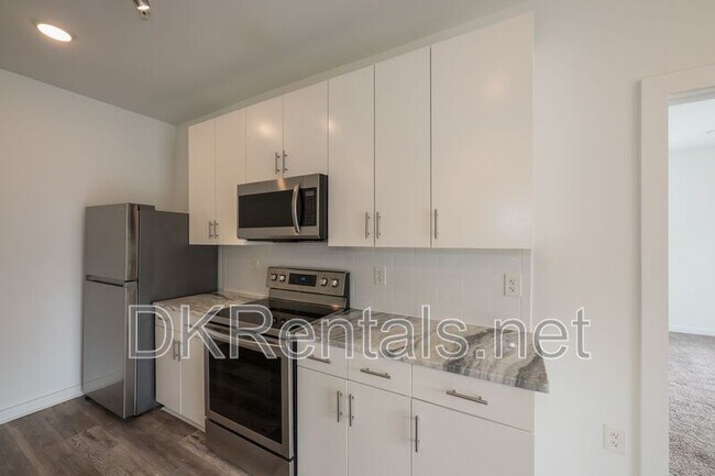 Photo - 525 Parkway Dr NE