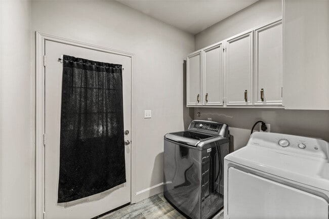 Building Photo - 10423 Deer Lake Lodge Rd Unit B