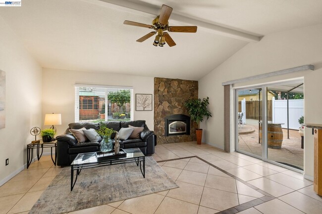 Photo - 439 Hummingbird Ln