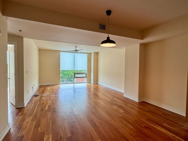 Photo - 601 W Rosemary St