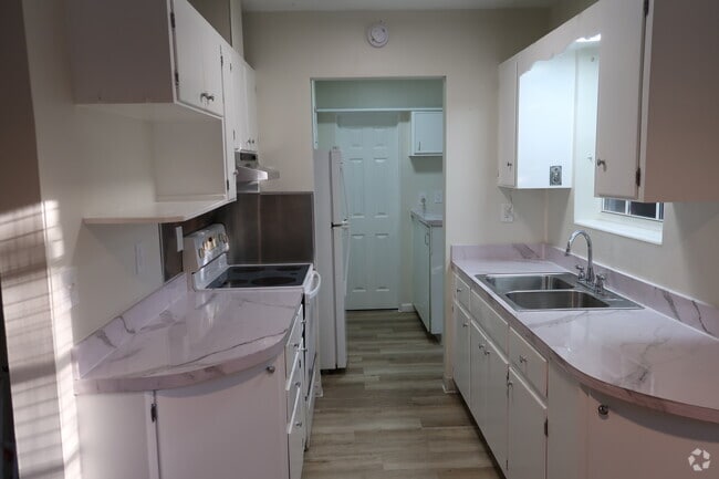 Building Photo - 217 SW 11th Ct Unit 2 Rental