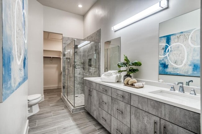 Photo - 1100 Peters St