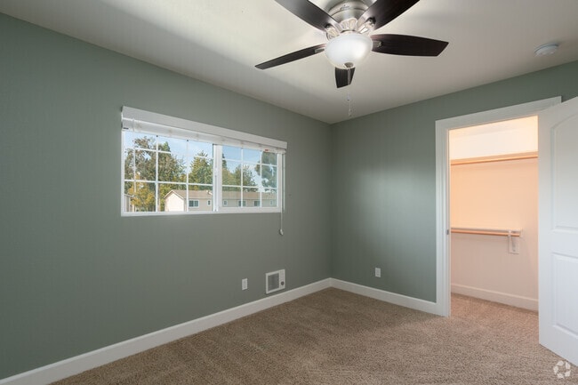 2BR, 1BA - Residence 1 Upgraded - Briarwood Apartments