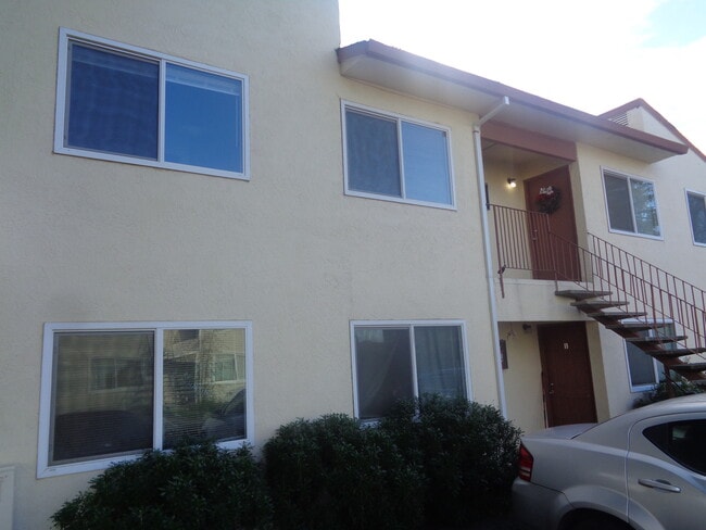 Building Photo - 1332 Hobart Dr Unit 4