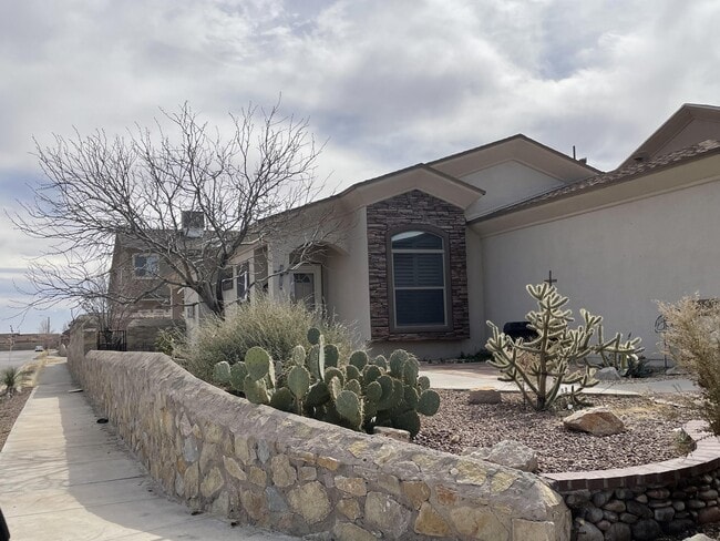 3848 Loma Adriana