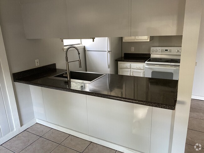 Building Photo - 1863 Nekoma Ct Unit A Rental