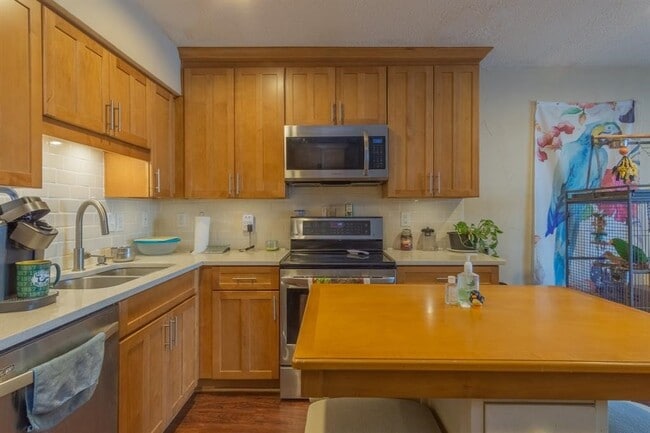 Building Photo - 580 Pleasure Is Blvd Unit 207