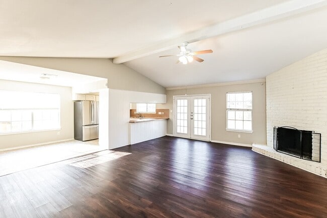 Photo - 2703 Wood River Rd