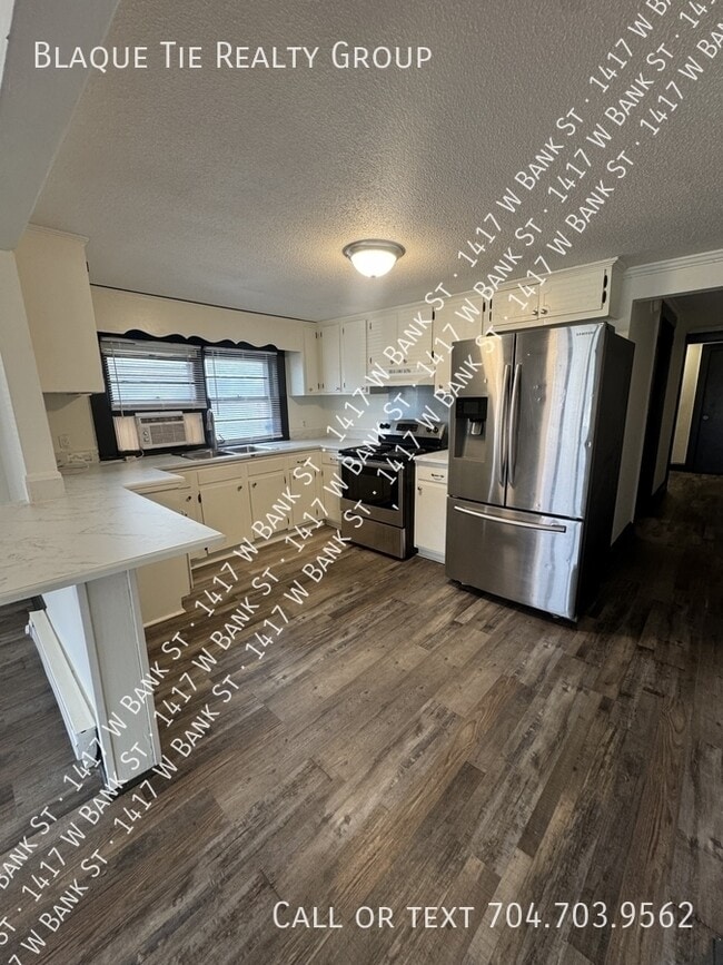 Photo - 1417 W Bank St