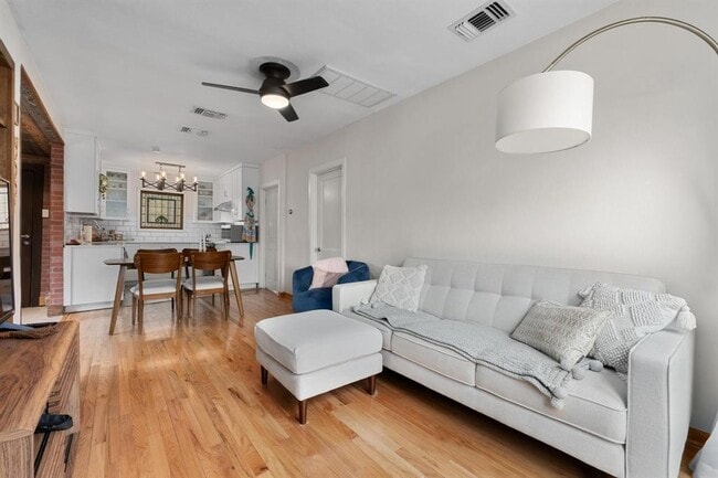 Photo - 4610 Avenue B