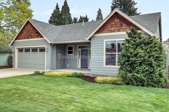 Photo - Spacious 3-bedroom Home in Downtown Canby
