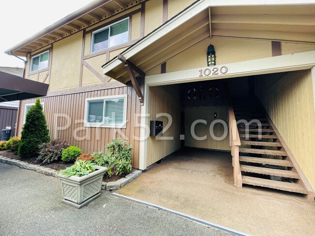 Building Photo - Fircrest Area 3 Bedroom Apartment Unit #3