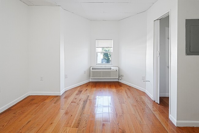 Photo - 8-10 Allen St Unit 2F